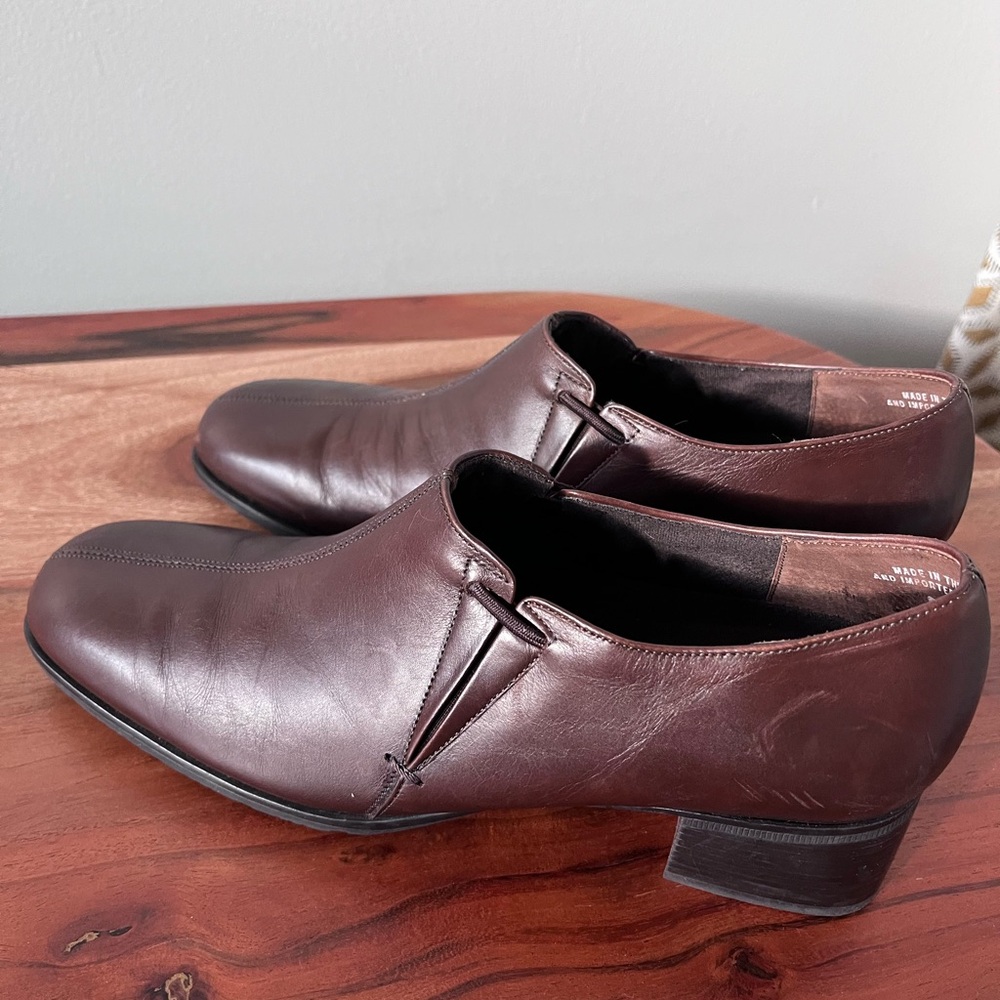 Munro Brown Leather Ankle Booties recommended size 7